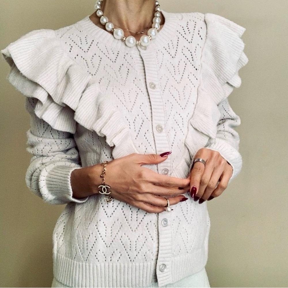 NWT BAGATELLE COLLECTION Fem Ruffle Shoulder Cardigan Size Medium